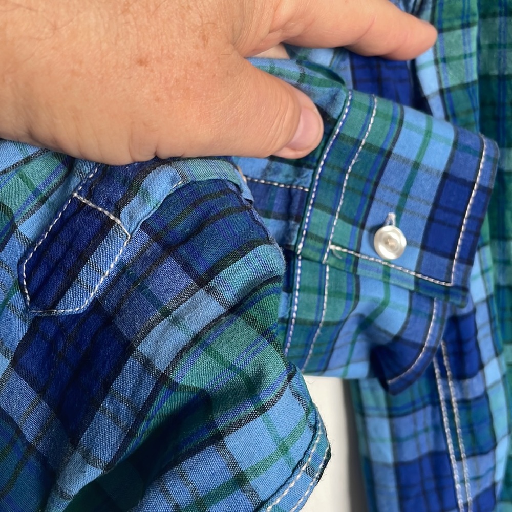 Designer casual button down. - Picture 5 of 5